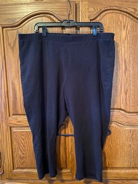 Women’s black cropped leggings, 2X.